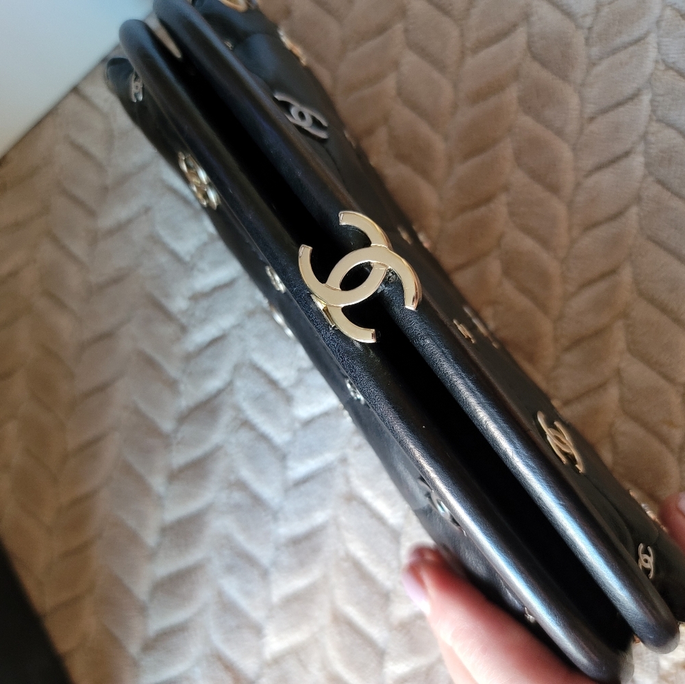 Chanel Vintage Clutch Limited Edition Black Leather CC Charm Logo Gold & Silver - Picture 13 of 17